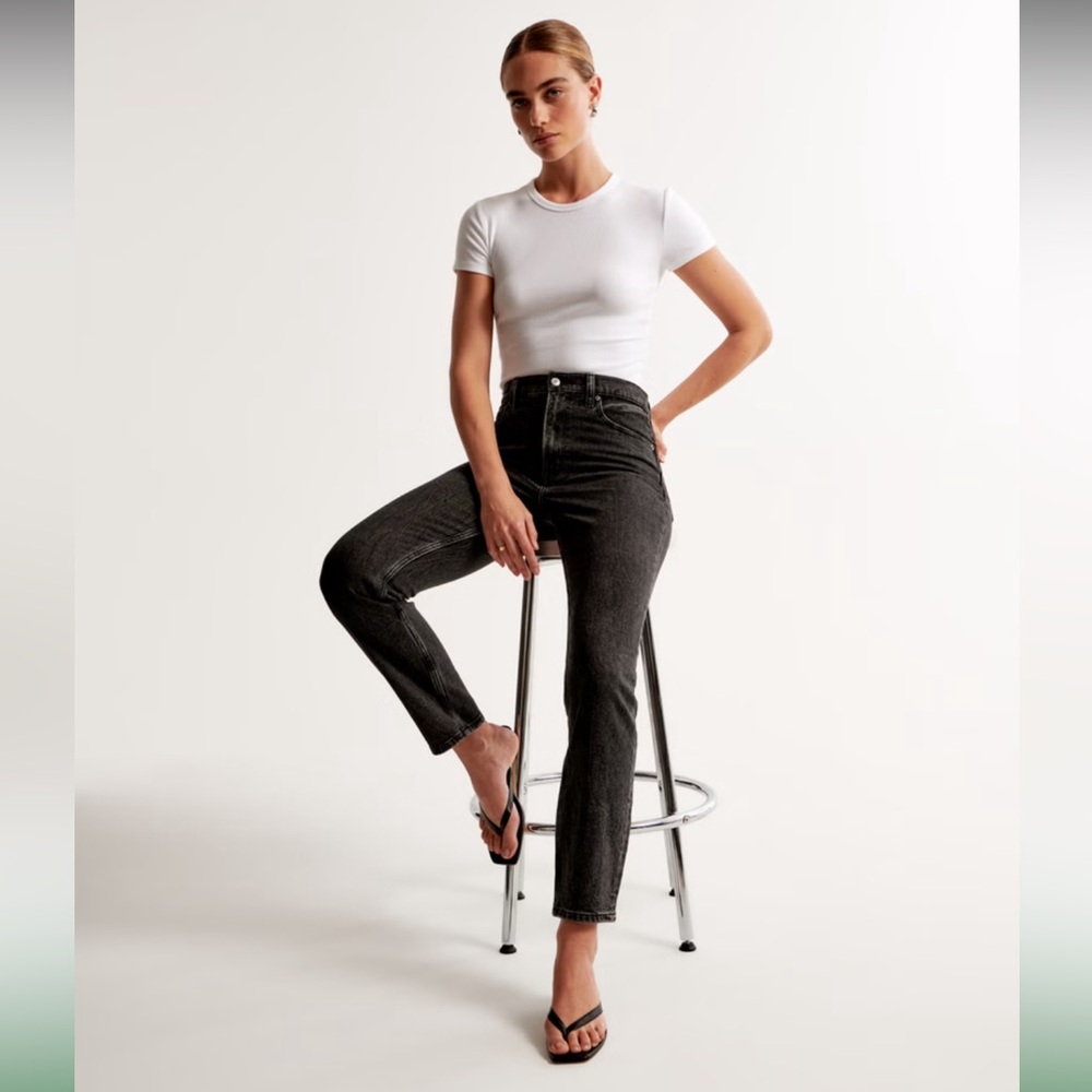 NWT‎ Abercrombie & Fitch High Rise Mom Jean in Black
